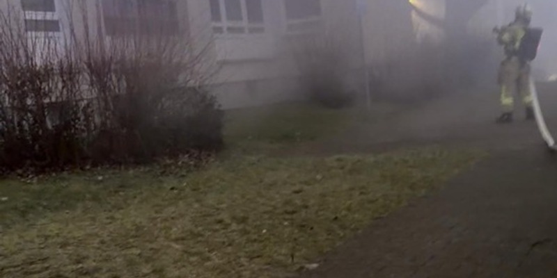 FW-RS: Balkonbrand in einem Mehrfamilienhaus mit einer leicht verletzten Person - Foto: presseportal.de