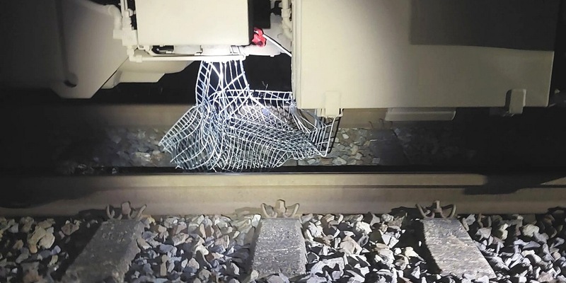 BPOL-HST: Personenzug kollidiert mit Einkaufwagen - Foto: presseportal.de