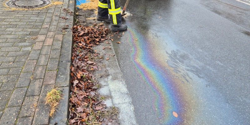 FW Südheide: Mehrere kilometerlange Ölspur im Ortsgebiet von Beckedorf - Foto: presseportal.de