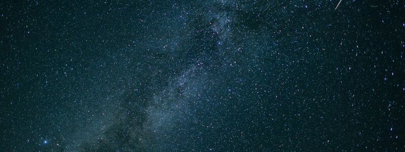 Sternschnuppen sorgen für Unterhaltung. (Illustration) - Foto: Matthias Balk/dpa