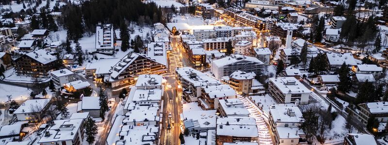 Der noble Skiort Crans-Montana auf 1.500 Metern Höhe. - Foto: Jean-Christophe Bott/KEYSTONE/dpa
