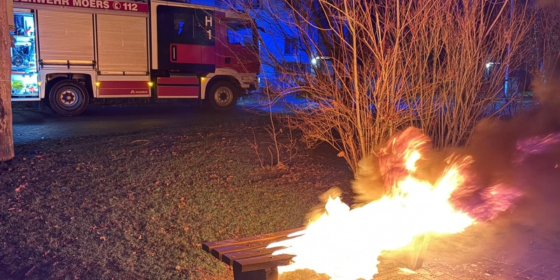 FW Moers: Einsatzreiche Silvesternacht für die Feuerwehr Moers - Foto: presseportal.de