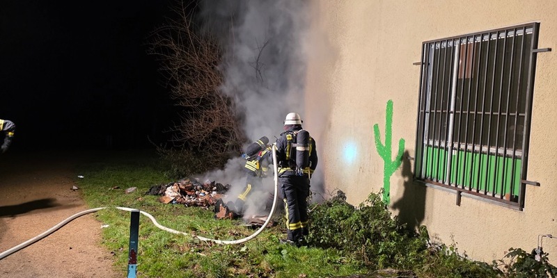 FW-BN: Bilanz der Silvesternacht: Zahlreiche Brandeinsätze im Bonner Stadtgebiet mit Schwerpunkten im Bonner Norden - Foto: presseportal.de