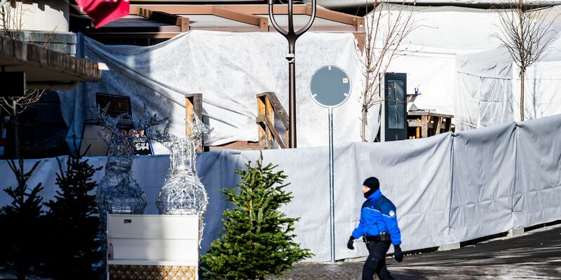 Die betroffene Bar ist wegen der Ermittlungen abgesperrt.  - Foto: Jean-Christophe Bott/KEYSTONE/dpa