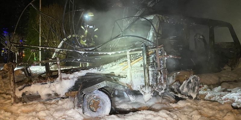 FW Lüchow-Dannenberg: +++ Einsatzreiche Silvesternacht für die Feuerwehren in Lüchow-Dannenberg +++ Wohnhäuser in Gefahr +++ Wohnhaus in Zernien unbewohnbar +++ Feuerwehr bis in die Mittagsstunden im Einsatz +++ - Foto: presseportal.de