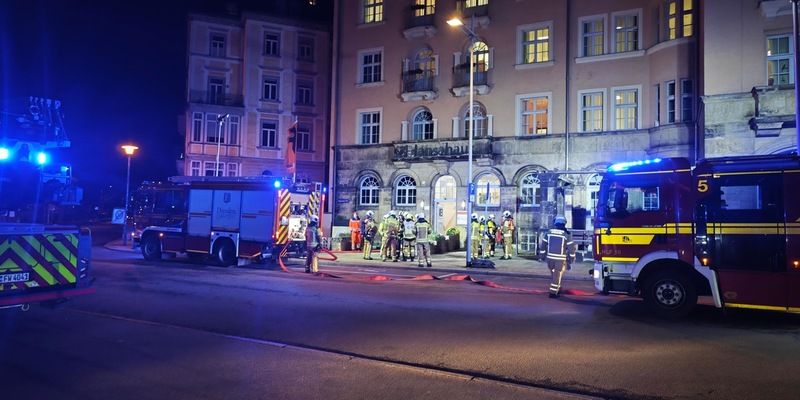 FW Dresden: Rauchentwicklung in einem Pflegeheim - automatische Brandmeldeanlage alarmiert die Feuerwehr - Foto: presseportal.de