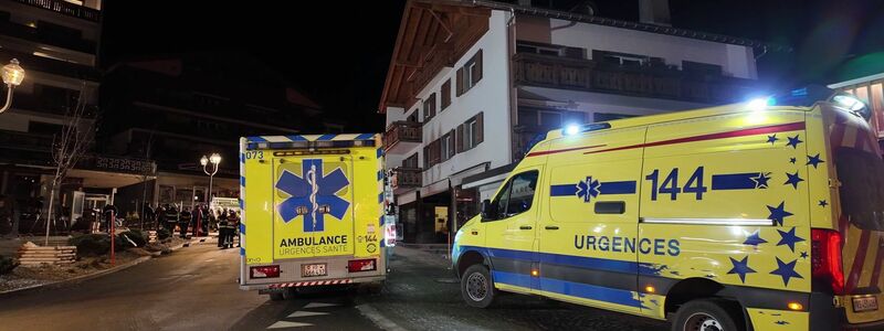 Viele Verletzte wurden in der Silvesternacht in Crans-Montana mit Rettungswagen in Kliniken gebracht. - Foto: Kantonspolizei Wallis/dpa