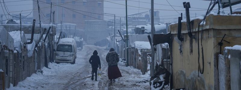 Umstritten ist, ob Menschen in großem Umfang nach Syrien abgeschoben werden sollen. Hier eine Szene vom Silvestertag aus dem Nordwesten des Landes. (Archivfoto) - Foto: Moawia Atrash/dpa
