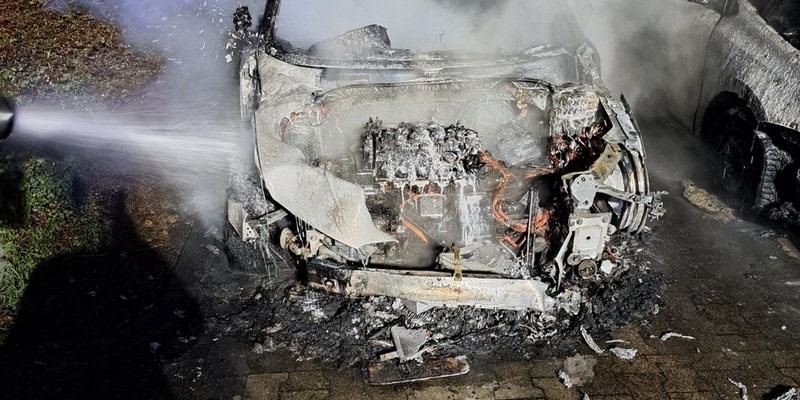 FW-MH: Fahrzeugbrand in Saarn - Foto: presseportal.de