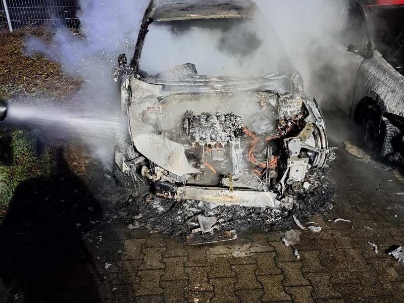 FW-MH: Fahrzeugbrand in Saarn - Foto: presseportal.de