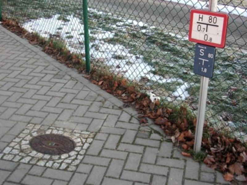 FW Weinheim: Hydranten im Winter freihalten und enteisen - wichtiger Beitrag zum Brandschutz - Foto: presseportal.de