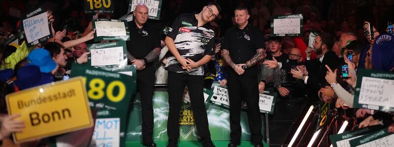 Gian van Veen fordert Luke Littler im Finale der Darts-WM. - Foto: Adam Davy/PA Wire/dpa