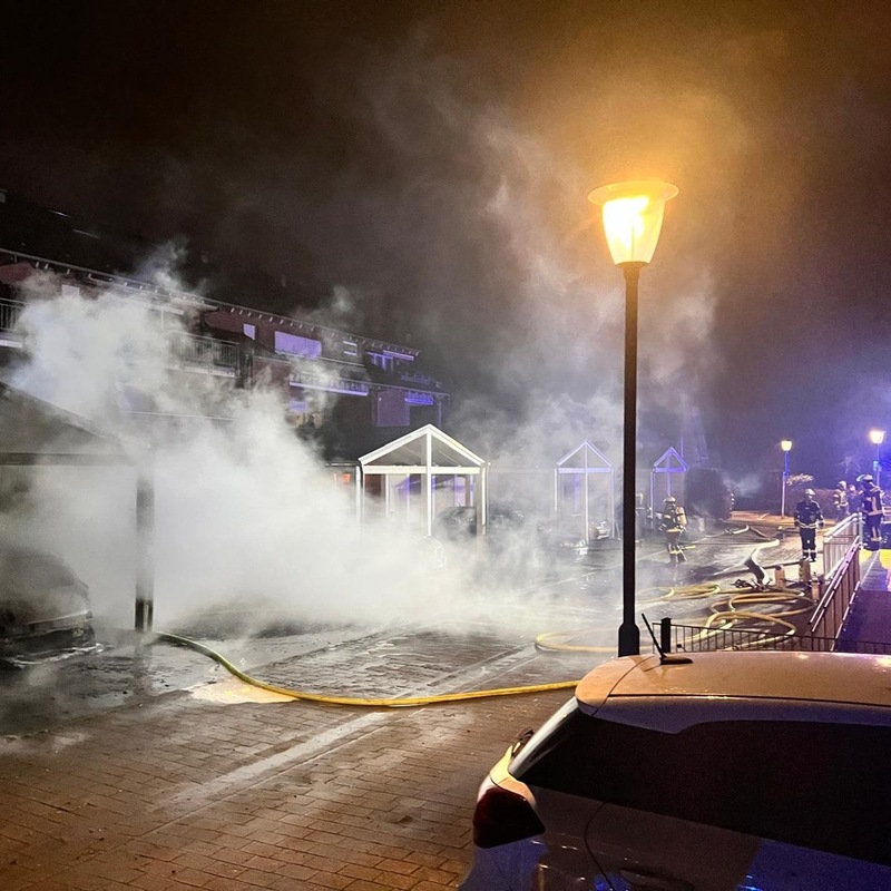 FW-WRN: Ausgedehnter Carportbrand in der Mozartstraße - Foto: presseportal.de