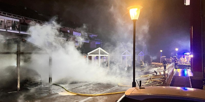 FW-WRN: Ausgedehnter Carportbrand in der Mozartstraße - Foto: presseportal.de