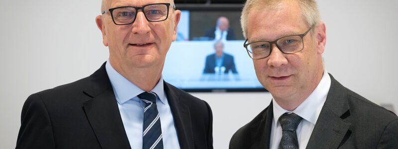 Brandenburgs Ministerpräsident Dietmar Woidke (SPD) äußert sich zum mutmaßlichen Brandanschlag auf das Grundstück des Antisemitismusbeauftragten Andreas Büttner (Archivbild). - Foto: Soeren Stache/dpa