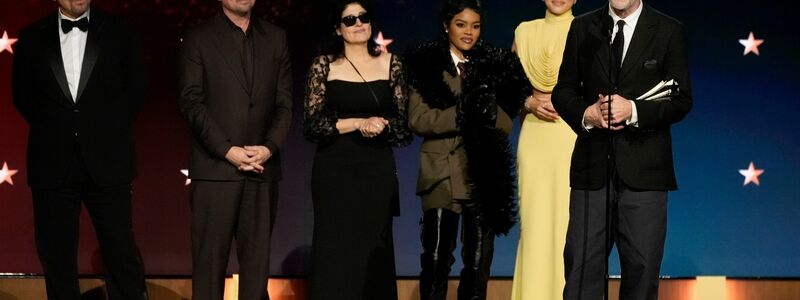 Sie sind die Abräumer bei den diesjährigen Critics Choice Awards: Das Team vom Film «One Battle After Another».  - Foto: Chris Pizzello/Invision/AP/dpa