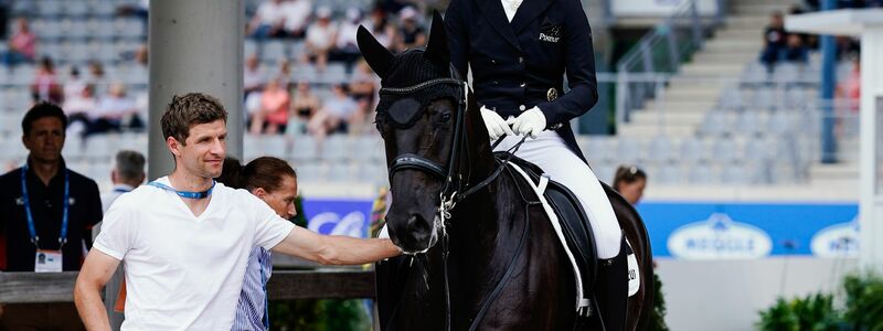 Lisa Müller ist viel als Dressurreiterin unterwegs. (Archivbild) - Foto: Uwe Anspach/dpa