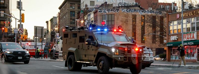 Nicolás Maduro ist für seinen ersten Termin zu einem Gericht in New York gebracht worden. - Foto: Stefan Jeremiah/FR171756 AP/AP/dpa