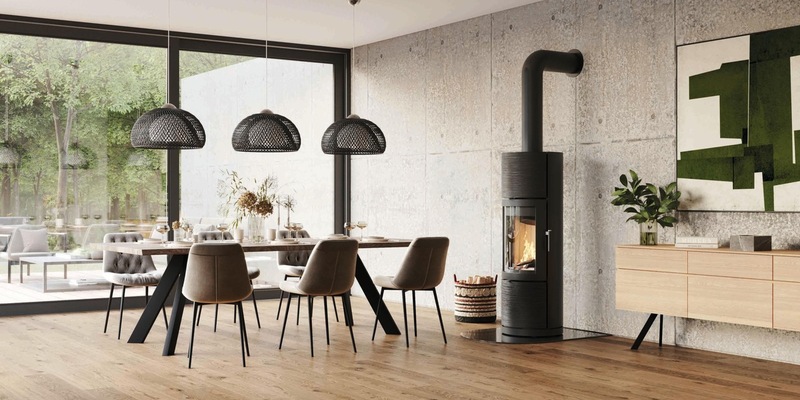 Ein Relief wie Baumrinde: Kaminofen mit naturinspirierter Oberfläche - Foto: presseportal.de