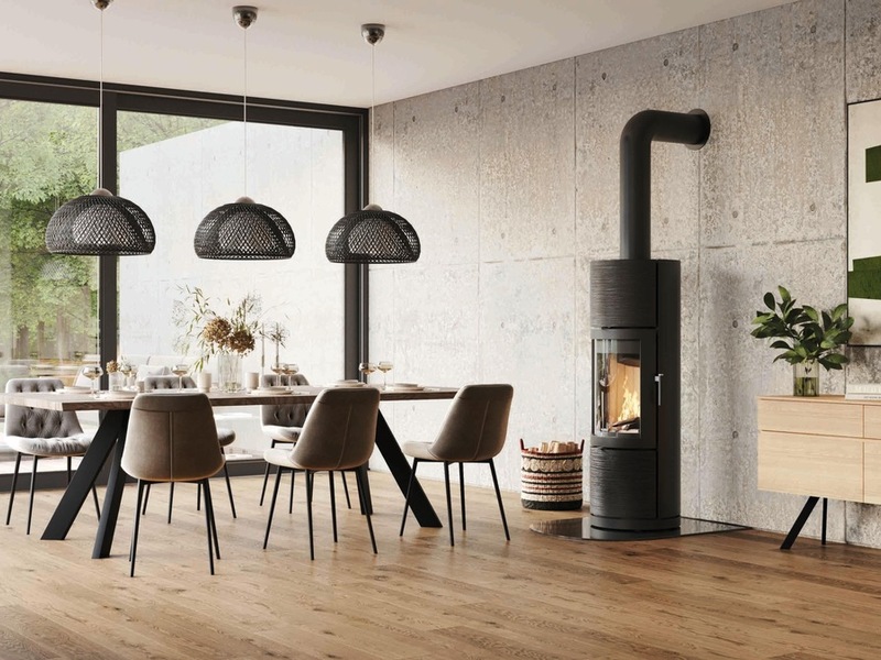 Ein Relief wie Baumrinde: Kaminofen mit naturinspirierter Oberfläche - Foto: presseportal.de