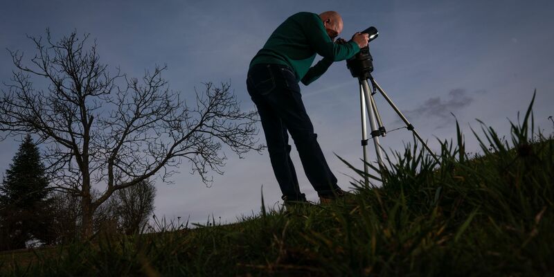 Die Zahl der Meldungen bei den Hobbyastronomen von Cenap wächst stetig seit einigen Jahren. (Archivbild) - Foto: Frank Rumpenhorst/dpa
