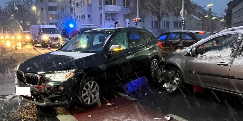 POL-MG: Vorfahrtsmissachtung führt zu Verkehrsunfall - Beifahrerin leichtverletzt - Foto: presseportal.de