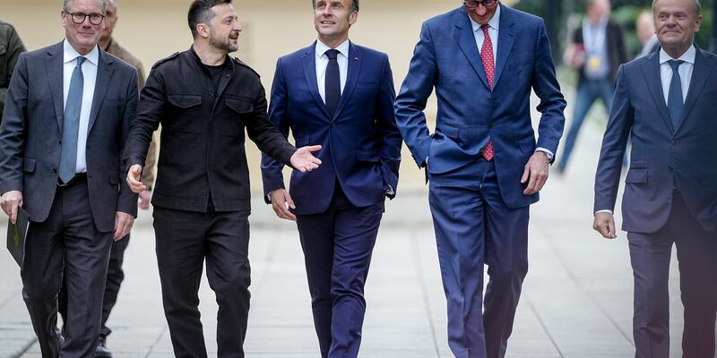 Zum Treffen der «Koalition der Willigen» in Paris reist auch Bundeskanzler Friedrich Merz an. (Archivbild) - Foto: Kay Nietfeld/dpa