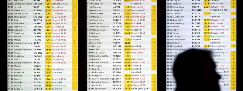 Das Winterwetter sorgt am Amsterdamer Großflughafen Schiphol weiter für Probleme. (Archivbild) - Foto: Koen Van Weel/ANP/dpa