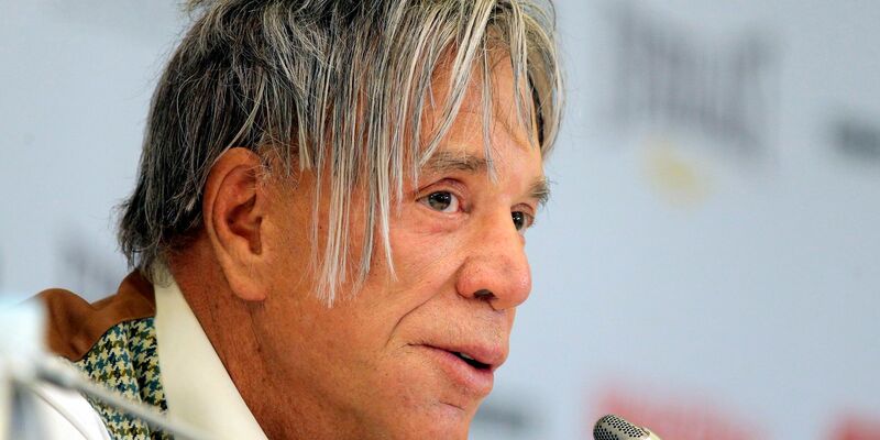 Rourke wurde in den 1980er-Jahren mit dem Erotikdrama «9 1/2 Wochen» bekannt. (Archivbild) - Foto: Maxim Shipenkov/EPA/dpa