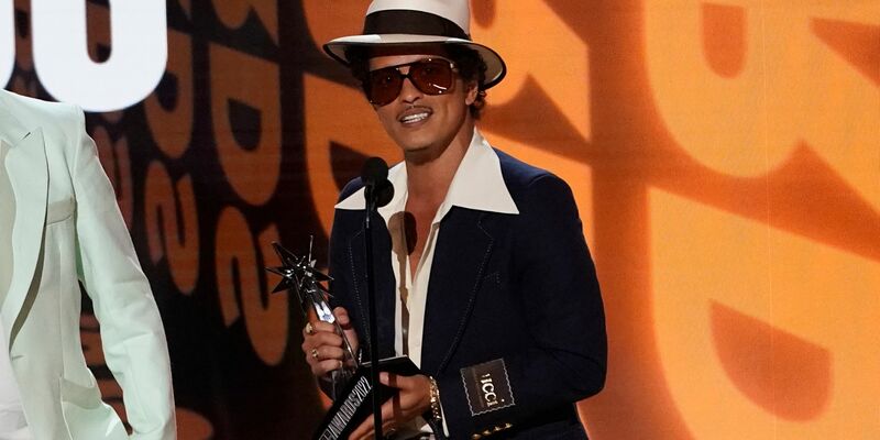 Bruno Mars beteiligte sich zuletzt an Singles mit anderen Künstlern wie Lady Gaga, sein letztes Soloalbum erschien allerdings vor zehn Jahren. (Archivbild) - Foto: Chris Pizzello/Invision via AP/dpa