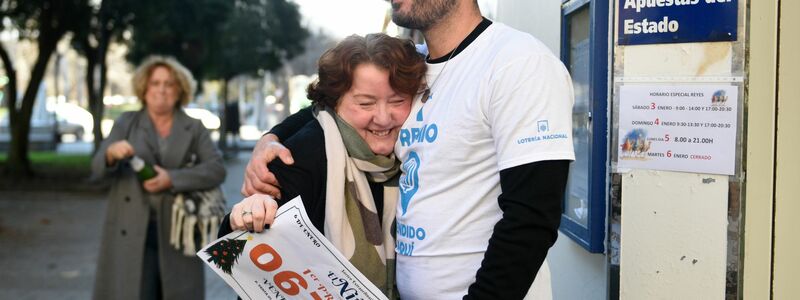 Der Hauptgewinn bei der diesjährigen Jesuskind-Lotterie entfällt dieses Jahr auf die Losnummer 06.703. - Foto: Víctor Fernández/EUROPA PRESS/dpa