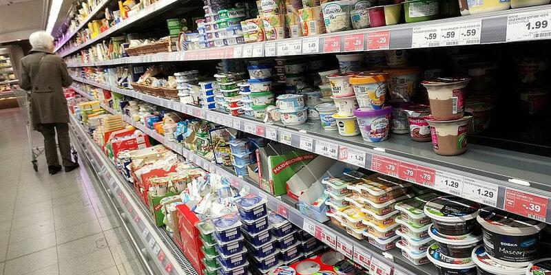 Einkaufsregal in einem Supermarkt (Archiv) - Foto: via dts Nachrichtenagentur