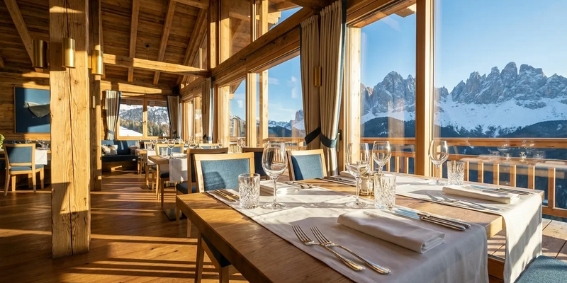 Tourismusschüler aus Bad Hofgastein servieren im Olympia-Austria House - Foto: über boerse-global.de