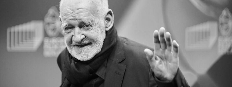 Bela Tarr war 2023 bei der Verleihung des Europäischen Filmpreises in Berlin.  (Archivbild) - Foto: Annette Riedl/dpa