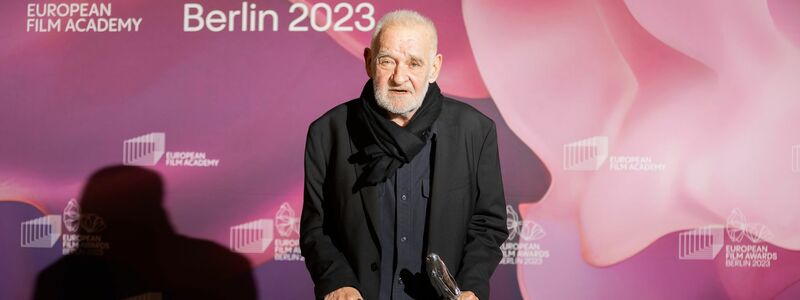Bela Tarr erhielt 2023 eine Auszeichnung beim Europäischen Filmpreis.  - Foto: Christoph Soeder/dpa