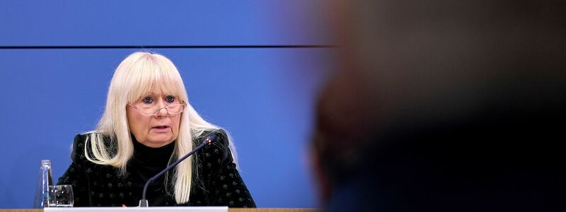 Iris Spranger (SPD), Berliner Senatorin für Inneres und Sport bei der Pressekonferenz des Berliner Krisenstabs zur Situation nach dem Stromausfall. - Foto: Michael Ukas/dpa