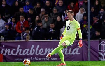 Beim FC Barcelona zuletzt glücklos: Nationaltorhüter Marc-André ter Stegen. - Foto: Rudy Garcia/AP/dpa