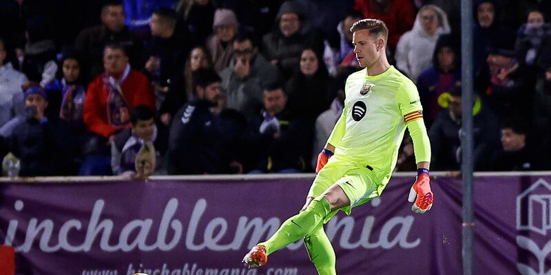 Torwart Marc-André ter Stegen hat sich wieder verletzt. (Archivbild) - Foto: Rudy Garcia/AP/dpa