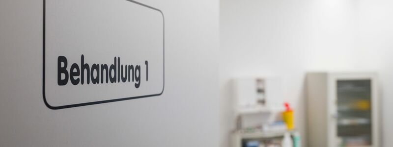 In Arztpraxen kommt es immer wieder zu Übergriffen. (Symbolbild) - Foto: Daniel Vogl/dpa