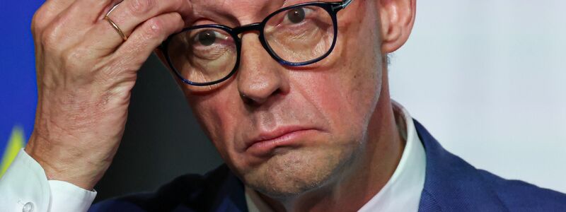 Merz stellt einen Bundeswehreinsatz zur Friedenssicherung in Aussicht. - Foto: Ludovic Marin/Pool AFP/AP/dpa