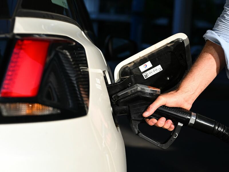 Die CO2-Abgabe wird unter anderem auf Kraftstoffe erhoben. 21,4 Milliarden Euro kamen 2025 zusammen. (Symbolbild)  - Foto: Monika Skolimowska/dpa-Zentralbild/dpa