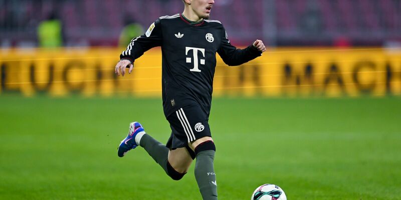 Lennart Karl in Aktion beim Bayern-Testspiel in Salzburg. - Foto: Sven Hoppe/dpa