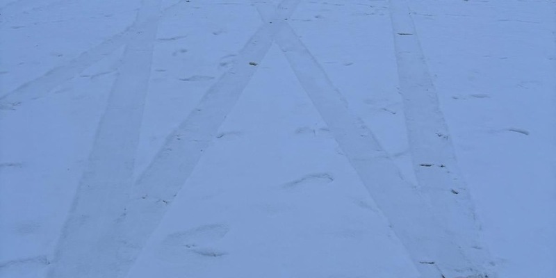 POL-PB: Unbekannte fahren mit Auto über Rasensportplatz - Polizei sucht Zeugen - Foto: presseportal.de