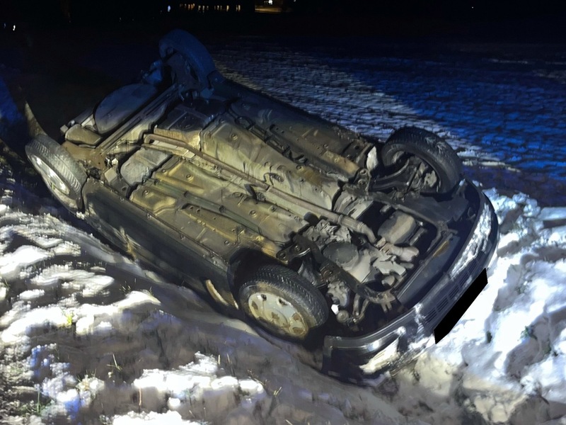 POL-MI: Auto rutscht in Graben - Foto: presseportal.de