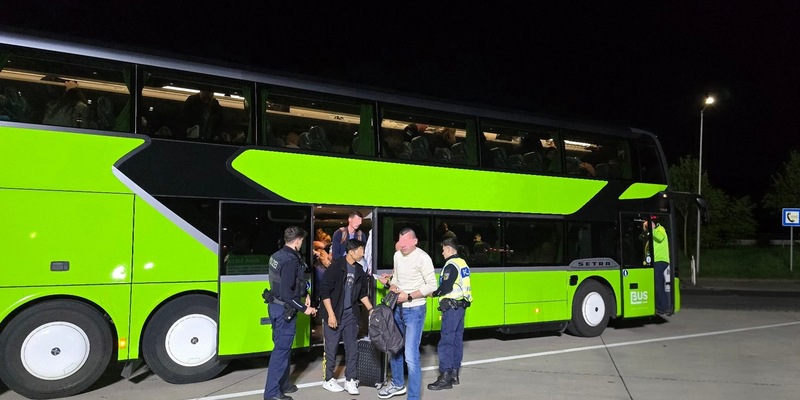 BPOLI LUD: Guineer reist mit falschem Pass im internationalen Fernbus - Foto: presseportal.de