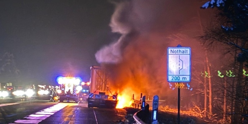 POL-HK: Bispingen/Soltau: Brennende Lkw-Anhänger sorgen für Vollsperrungen auf der A 7 - Foto: presseportal.de