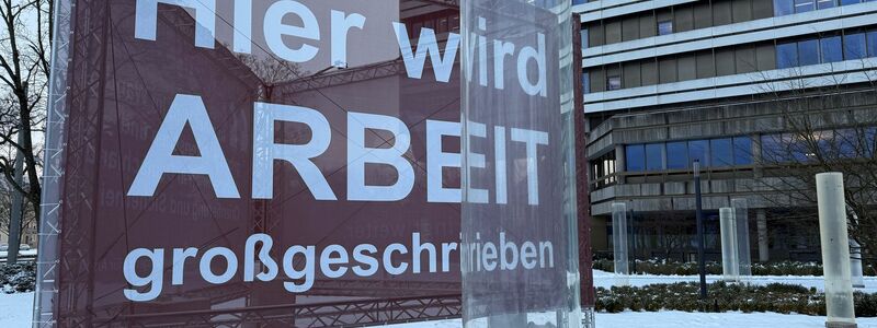 Im Dezember steigt die Arbeitslosigkeit: Betriebe stellen vor dem Jahresende weniger ein und in der kalten Jahreszeit gibt es weniger Außenjobs. - Foto: Irena Güttel/dpa