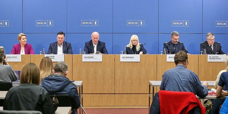 Senatsmitglieder bei der Pressekonferenz am 07.01.2026 - Foto: via dts Nachrichtenagentur