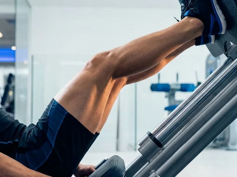 Krafttraining schlägt Gene: Neue Studie revolutioniert Knie-Prävention - Foto: über boerse-global.de