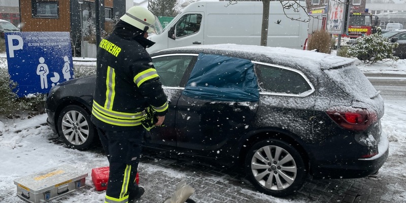 FW-AUR: Kleinkind aus geparktem PKW befreit - Foto: presseportal.de